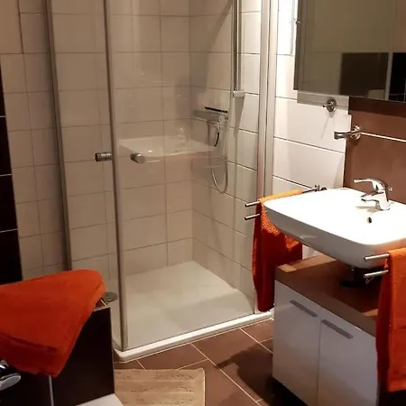 - Bis Zu 10 Personen